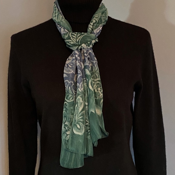 Rectangular Scarf - Picture 4 of 8